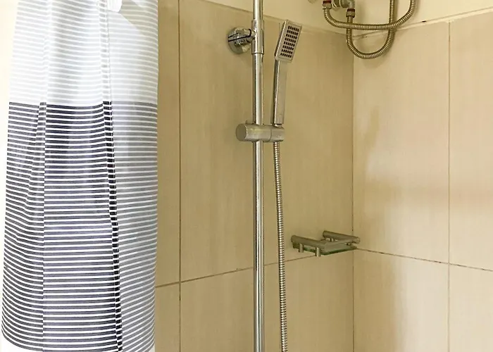 1br- Axinite Walking Distance To Moa, Picc, Smx, Worldtrade Near Naia And Star Manila